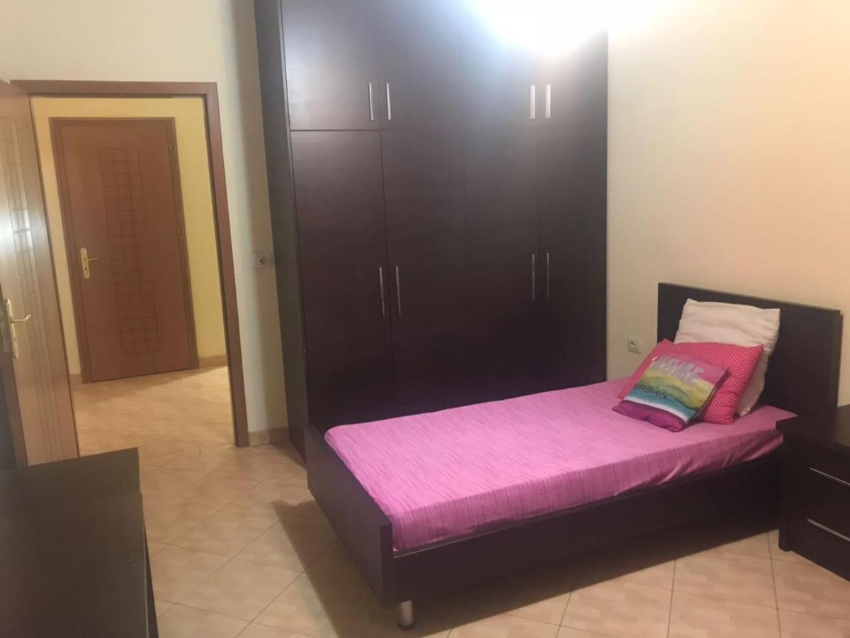 Lovely 2 Bedroom Apartment Tirana Kültér fotó
