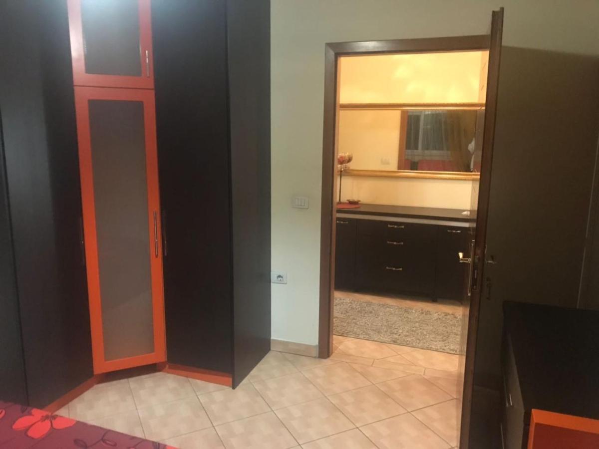 Lovely 2 Bedroom Apartment Tirana Kültér fotó