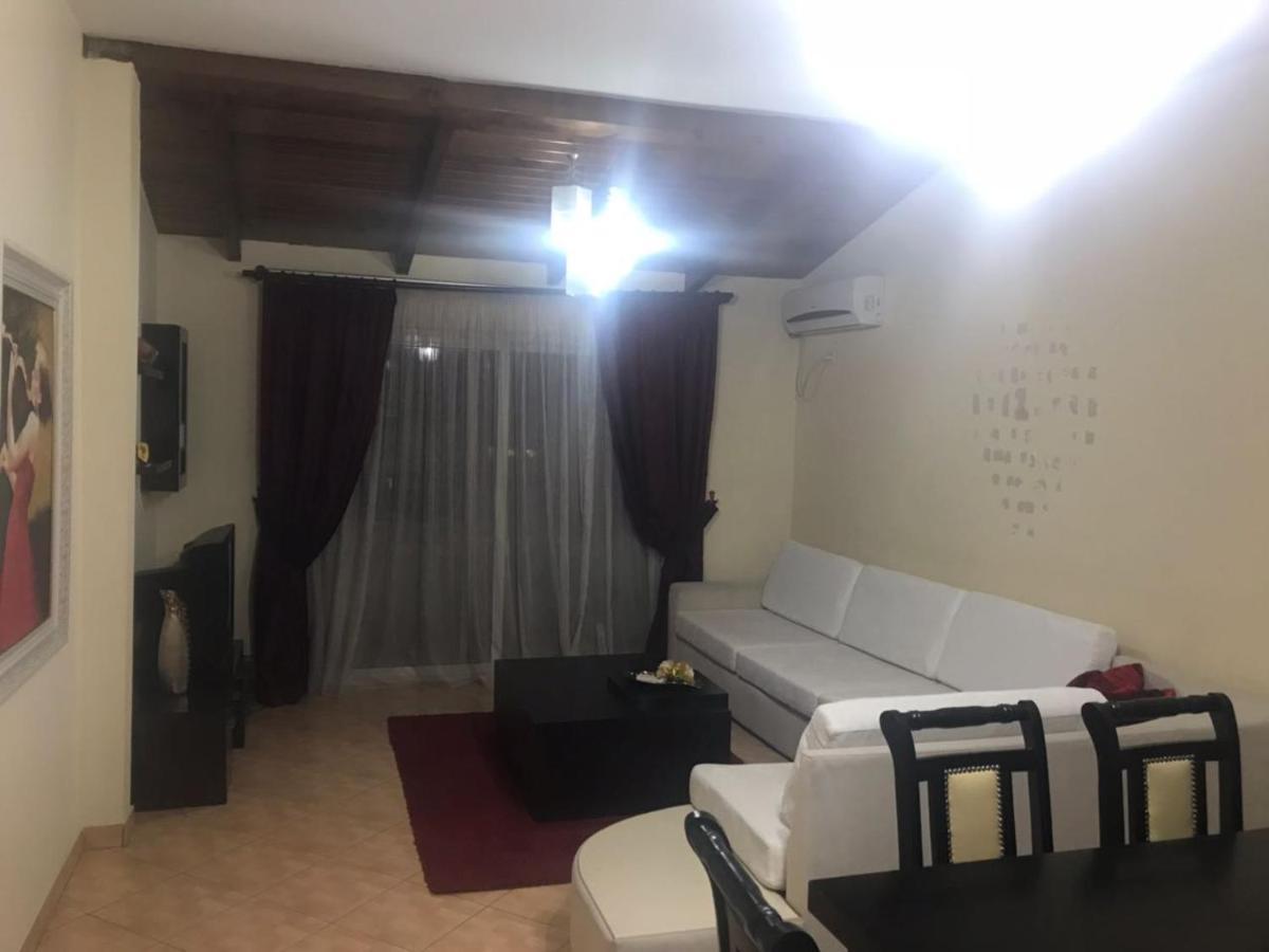 Lovely 2 Bedroom Apartment Tirana Kültér fotó