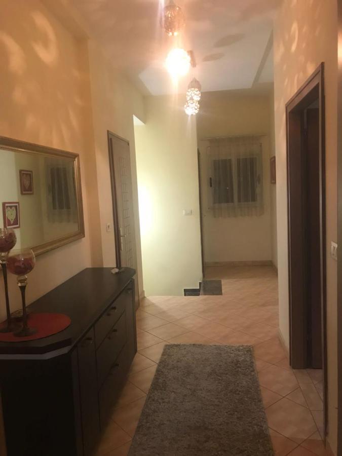 Lovely 2 Bedroom Apartment Tirana Kültér fotó