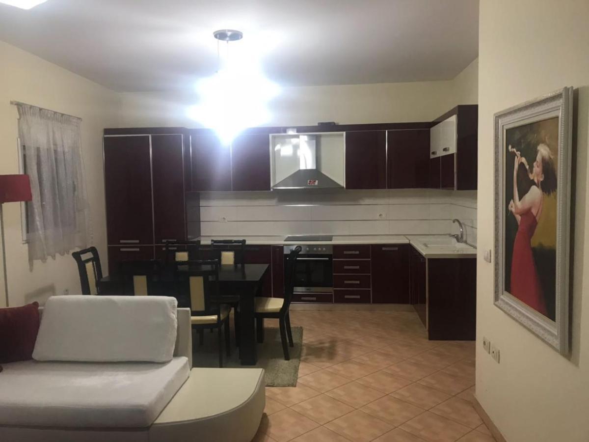 Lovely 2 Bedroom Apartment Tirana Kültér fotó