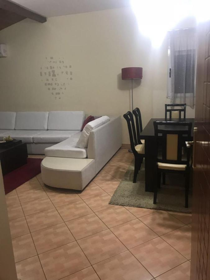 Lovely 2 Bedroom Apartment Tirana Kültér fotó